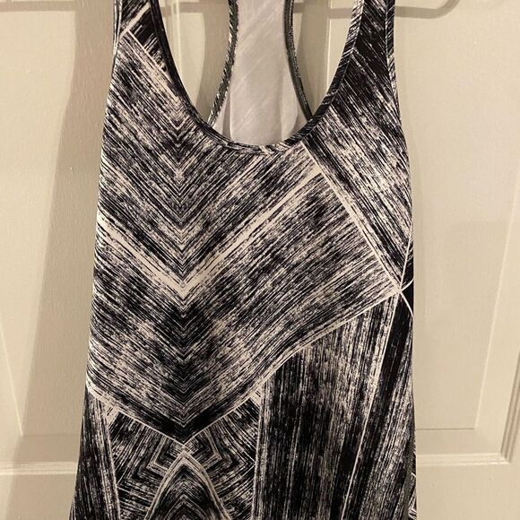 Lululemon | Racer Back Tank | Size 8 - Picture 4 of 5